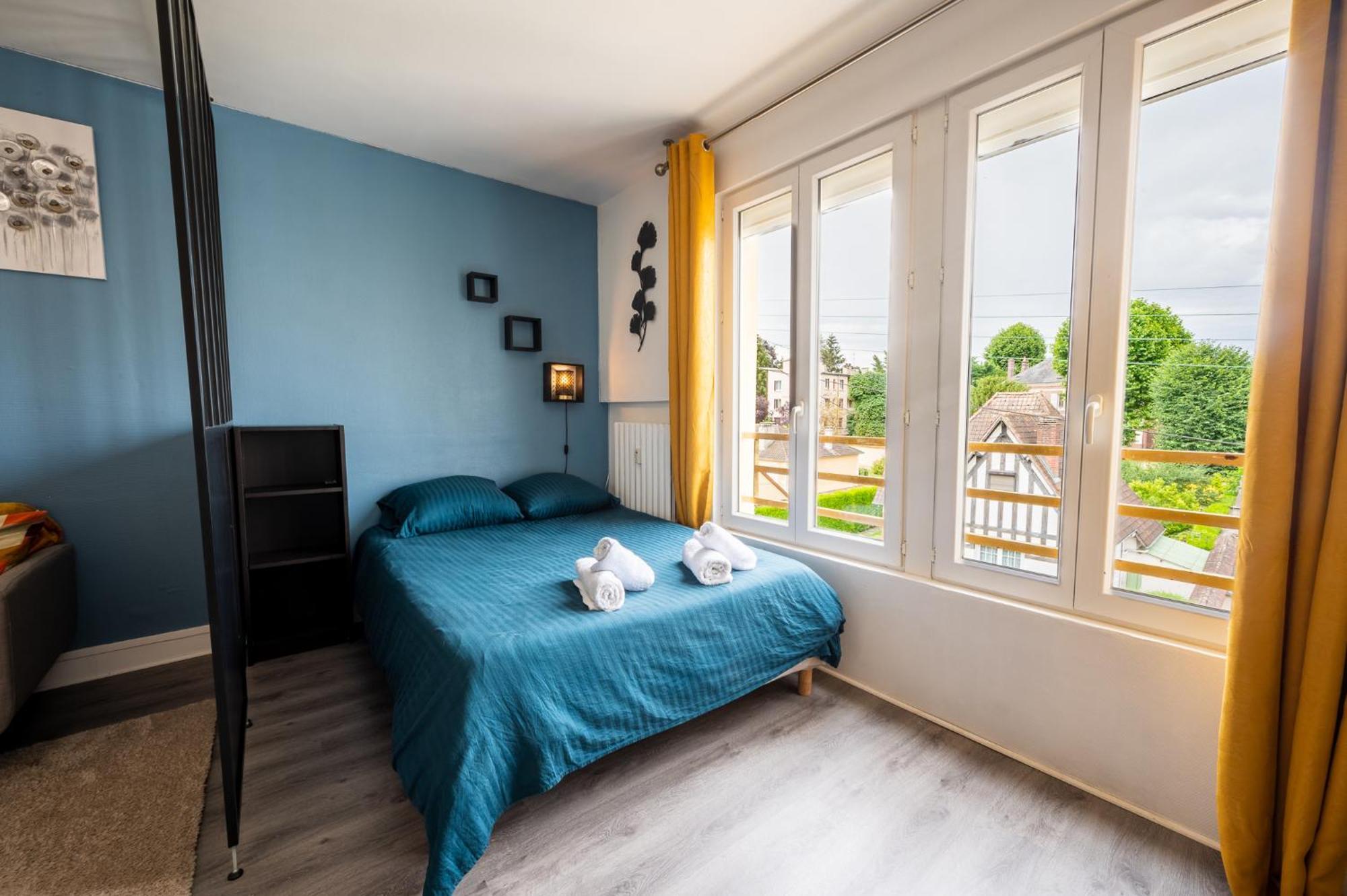 Le Studio Du Commandant Évreux Esterno foto
